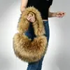 Bolsa Feminina de Pelo Sintético Transfronteiriça para Comércio Exterior, Bolsa de Mão de Pelúcia Lisa, Bolsa Meia-Lua de Pelúcia Bolinho, Amostra para Atacado Disponível
