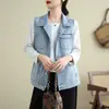 Fotos reais de um colete jeans versátil sem mangas para primavera e outono, um top jeans de corte solto, uma jaqueta estilo Hong Kong e uma peça de outer wear chique.