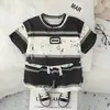 Ropa de Verano para Niños 2025 Nuevo Estilo Coreano Atractivo Ropa Delgada de Moda para Niños Tallas Pequeñas y Medianas Traje de Rayas Anchas con Letras de Manga Corta