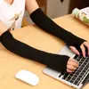 Luvas sem dedos listradas estilo coreano de inverno com buraco para o polegar, punho de manga, mangas quentes anti-sujeira, manga estendida para proteção do braço, luvas quentes