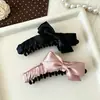 Pinza para el pelo con lazo de satén brillante coreano con un ambiente dulce y elegante, textura pequeña estilo Chanel, accesorio con cuerpo para la parte trasera de la cabeza.