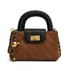 Bolso pequeño cuadrado estilo inspirado en Chanel para mujer, nuevo bolso de hombro cruzado con cadena acolchada de gamuza retro de moda 2026