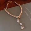 Collar de perlas con forma de serpiente incrustado de diamantes a varios niveles, aretes, cadena para suéter de lujo ligero medieval, joyería retro de nicho de alta gama al por mayor