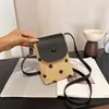Bolsa de teléfono de alta gama para mujer, nueva y moderna 2026, bolso de hombro versátil para el día a día, bolso cruzado de lujo ligero y elegante