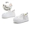 Zapatillas blancas de cuero genuino con suela de espuma para mujer, nuevo estilo otoño 2026, zapatillas casuales lindas y peculiares con puntera grande, para aumentar la altura, de suela gruesa