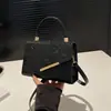 Bolso de Mujer Estilo Nuevo con Acabado de Alta Gama, Bolso Cruzado de Hombro Único, Bolso de Mano Versátil, Estilo Fresco, Bordado con Hilo Dorado, Bolso Cuadrado Pequeño