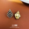 Pendientes de plata con luz de aguja, de lujo, de circonita negra de alta gama, con un toque de amor, pendientes geométricos de temperamento nicho, con un diseño único y sentido del humor.