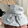 Sombrero de pescador minimalista a rayas con lazo estilo japonés, sombrero de protección solar para exteriores, moderno y versátil para salidas, sombrero tipo cubo femenino