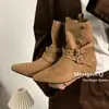 Nuevas botas de media pantorrilla con hebilla de cinturón retro 2026, a la moda y versátiles, botas de estilo western con punta redonda, botas de jinete plisadas