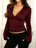 Top exclusivo transfronterizo Y2K de encaje puro deseo con cuello en V, manga corta ajustada y acampanada, estilo europeo y americano, adecuado para usar en capas o solo, un top de moda para mujeres con estilo