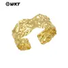 Wt-B667 Pulsera Abierta de Latón Chapado en Oro de 18 Quilates con Textura Asimétrica Única Pulsera Abierta de Latón Chapado en Oro de 18 Quilates Pulsera Abierta de Latón Chapado en Oro de 18 Quilates