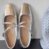 Sapatos Mary Jane Prata Estilo Francês com Salto Grosso para Mulheres, Novos Sapatos de Couro Quadrados Retrô Verão 2026, Sapatos Femininos Rasos Slip-On