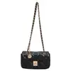 Bolsa Feminina Tendência Francesa de Um Ombro Outono 2026 Nova Bolsa Quadrada Pequena com Bordado Acolchoado de Diamante Bolsa Transversal com Corrente para o Trabalho Bolsa Pequena