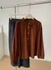 Camisa de veludo cotelê com gola redonda e detalhes em renda na cor caramelo vintage para mulheres, coleção outono/inverno 2026, estilo coreano macio, algodão puro, corte solto, perfeita para usar em camadas