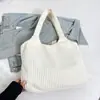 Bolso de hombro informal de terciopelo retro de gran capacidad para mujer, moderno, de color sólido, 2024
