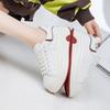 Tênis Brancos Mcqueen Personalizados para Mulheres, Novo Estilo Primavera 2026, Design Único, Sapatos Casuais Esportivos com Solado Grosso para Aumentar a Altura para Mulheres