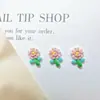 Decorações de unhas florais de cor sólida, com tema de primavera e versáteis, apresentando designs delicados e tridimensionais de folhas e flores, adequadas para esmalte, capas de celular e artesanato em resina.