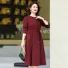 Vestido midi estilo retrô, moderno e elegante, perfeito para primavera e outono, novo design de corte solto com cintura marcada e mangas compridas, adequado para mulheres de meia-idade e idosas