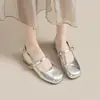 Sapatos Mary Jane populares com aumento de altura para mulheres, novos sapatos casuais franceses de couro pequenos e confortáveis para o outono de 2026 para combinar com saias