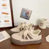 Zapatillas Deportivas Gruesas de Entrenamiento Alemán para Niños, Cuero para Mujer, Otoño 2025, Nuevo Estilo Coreano de Nicho, Zapatos Blancos Deportivos de Media Caña para Estudiantes