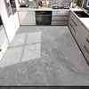 Tapete de chão de cozinha é antiderrapante, resistente a óleo, lavável com pano, lavável, impermeável de PVC, resistente à sujeira e é um tapete de chão especial de cobertura total para cozinha doméstica