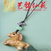 Chaveiro de Sandália Amarela do Signo Cavalo Yiming Xian Yuan Escultura Criativa em Madeira Maciça Cavalo Pingente para Corrente de Celular Presente