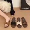 Comprar zapatos planos de suela blanda adecuados para salidas estilo popular suela para caminar por mercado nocturno pantuflas de mujer para uso exterior 2026 retro