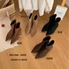 Botines Cortos de Ante Marrón con Aumento Oculto de Altura para Mujer Otoño/Invierno 2026 Punta Fina Estilo Francés Botines Poco Destapados para Usar con Faldas