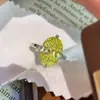 Anillo de Color Azul Hielo Marítimo con Corte de Flor de Hielo Huevo de Paloma de Lujo Ligero a la Moda con un Toque de Alta Gama, Anillo Verde Manzana de Diamante de Alto Carbono Padparadscha