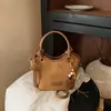 Nuevo bolso pequeño de nicho transfronterizo de alta gama para mujer 2026, bolso de hombro y cruzado versátil de moda, bolso de mano moderno y súper popular