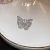 Anel de Moda 2024 Cobre Incrustado Zircônia Borboleta Anel Aberto Feminino Design de Nicho Luxo Leve Acessórios de Alta Qualidade Atacado