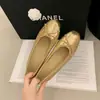 Sapatos Mary Jane Retrô Franceses com Glitter Dourado Primavera 2026 Boca Rasa Sapatos de Salto Baixo Sapatos Individuais Femininos Clareamento da Pele Sapatos de Ballet Mocassins