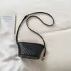 Bolso tipo cubo con diseño tejido Shuai Mi Jia para mujer, nuevo bolso de hombro simple de moda 2026, bolso cruzado de color liso para mujer