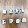 Venta al por mayor de clips de cola de cinta dentada, accesorios para bolsas de archivo, clips de esquina para equipaje, clip de cuerda con borde ondulado, hebilla de caballo