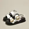 Sandálias casuais de sola grossa, estilo nicho Ins, com design avançado para mulheres, novo verão 2026, estilo romano com fivela de metal, versátil e fashion