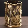 Porta-canetas de latão com ameixa, crisântemo, bambu e orquídea, decoração em relevo, quatro tesouros do escritório, decoração