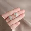 Pendientes de Botón con Letra de Circonita Color Champán y Perla Estilo Chanel, un Diseño Versátil con Temperamento Exquisito, Pendientes Estilo Socialité