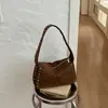 Bolso de Hombro Vintage con Remaches Color Marrón Maillard para Mujer, Nuevo Bolso Versátil Otoño/Invierno 2026, Bolso tipo Almohada para el Trabajo