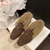 Mocasines versátiles y cálidos con estampado de camelia para otoño e invierno para mujer, con un moderno forro de pelo de conejo y diseño slip-on, nuevo estilo 2026, disponibles en negro y marrón