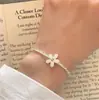 2025 Nova Pulseira de Pérolas de Cristal Contas Design de Nicho Feminino Personalizada Versátil Pulseira Acessórios para Mão Atacado