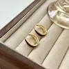 Aretes de Aro Estilo Goteo de Aceite Rojo, Pequeños y Delicados, Lujo Ligero, Vintage, Sensación de Alta Gama, Diseño de Nicho para Mujer, Aretes Versátiles