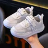 Zapatillas Deportivas Blancas Transpirables Little Yellow Duck para Niños y Niñas, Zapatos Casuales de Malla Blanca para Estudiantes