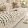 Almofada de sofá estilo francês vintage com barra franzida, feita de tecido chenille, adequada para todas as estações, com base antiderrapante, e oferecendo uma sensação luxuosa e de alta qualidade.