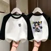 Camiseta de Manga Longa com Gola Redonda Color Block para Crianças Médias e Grandes Meninas Estilosa de Nicho Camada Interna Camiseta Base Estampada Top Outono/Inverno 2026