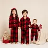 Nuevo conjunto de pijama casual de moda a cuadros con solapa de manga larga estilo navideño europeo y americano para familia, padre e hijo 2630