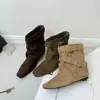 Botas de Cavaleiro Retrô Francesas Femininas Outono Novo Estilo Aumento Interno de Altura Solado Macio Botas Curtas com Salto Bloco Ocidental Botas para Calça Superfície de Camurça com Pelúcia