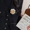 Broche de Rosa Retro Estilo Hong Kong Diseño de Nicho de Aspecto Caro Versátil Elegante Único Broche de Cortavientos Camelia