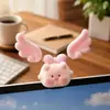 Cerdo Volador Pequeño Flocado Agitando las Alas Mini Lindo Cerdo Volador Oscilante Adorno para Coche Escritorio Alivio del Estrés Decoración de Computadora
