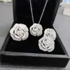 Anillo de tres piezas Versa niche en plata de ley chapada s925 Camelia con circonita completa, pendientes y collar de microincrustaciones de estilo europeo y americano transfronterizo