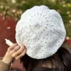 Boina de Punto Hueca Transpirable Desgastada Estilo Coreano Elegante Sombrero de Pintor Otoño e Invierno Nuevo Sombrero Pequeño de Lana
